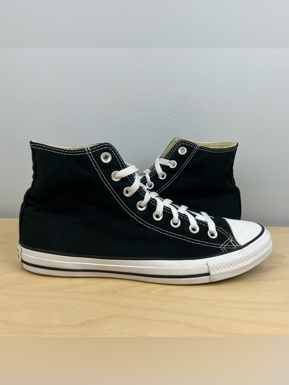 Converse Men’s Size 9.5 All Star Chuck Taylor Hi Top Black & White Shoes - Picture 2 of 10